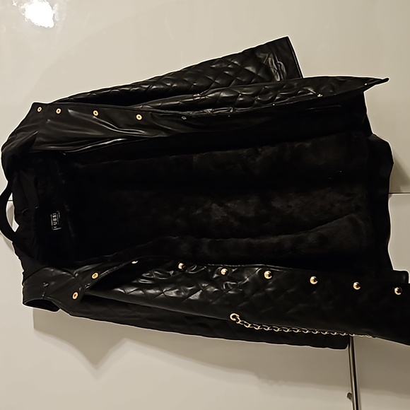 Guess. Jacket with detachable inner fur. Color Black. Inside fake fur. Size XL - Picture 2 of 16